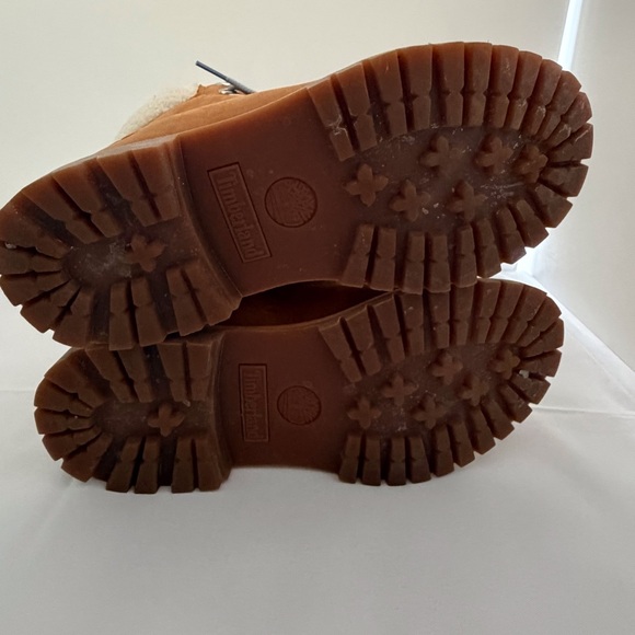 Timberland teddy fleece lace up boots light tan cream sherpa women’s 7 EUC - Picture 11 of 12